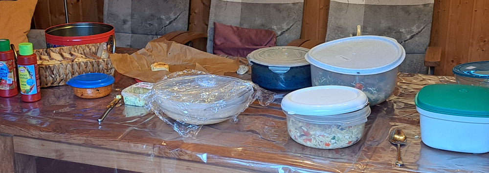 Das sind die restlichen Salate - alles andere ist genüsslich verzehrt