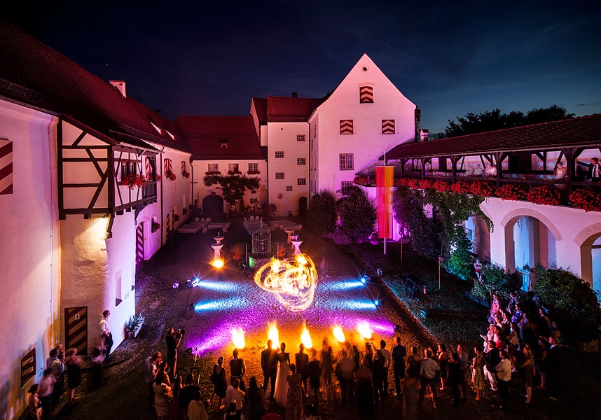 Hochzeits-Feuershow auf Schloss Kronburg