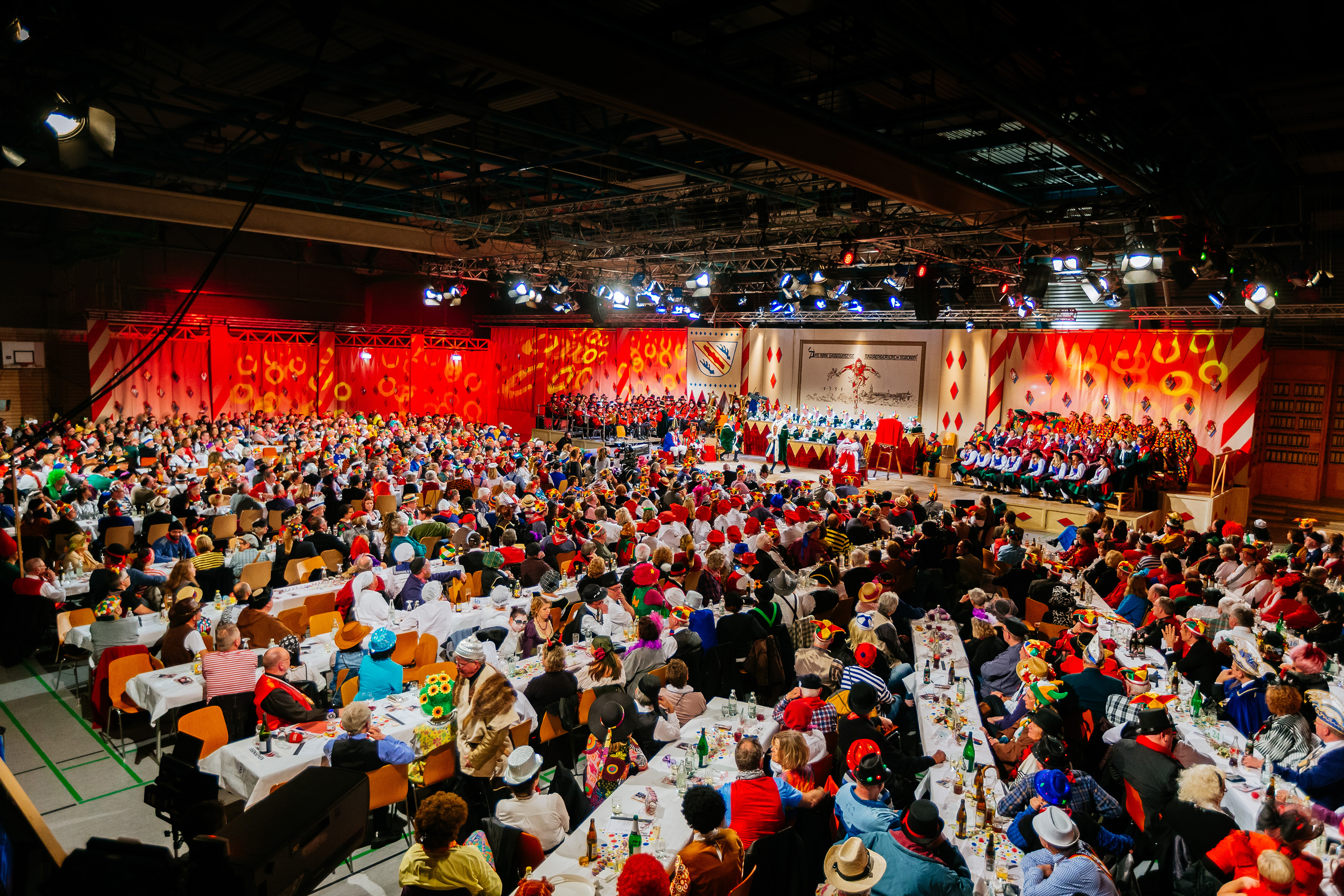 Verhandlung - Volles Haus in der Jahnhalle (1)