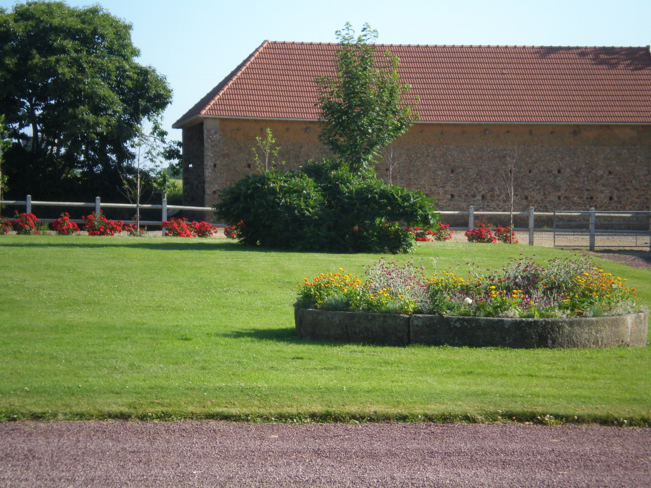 Jardin nord-Vacances en gite à Millières