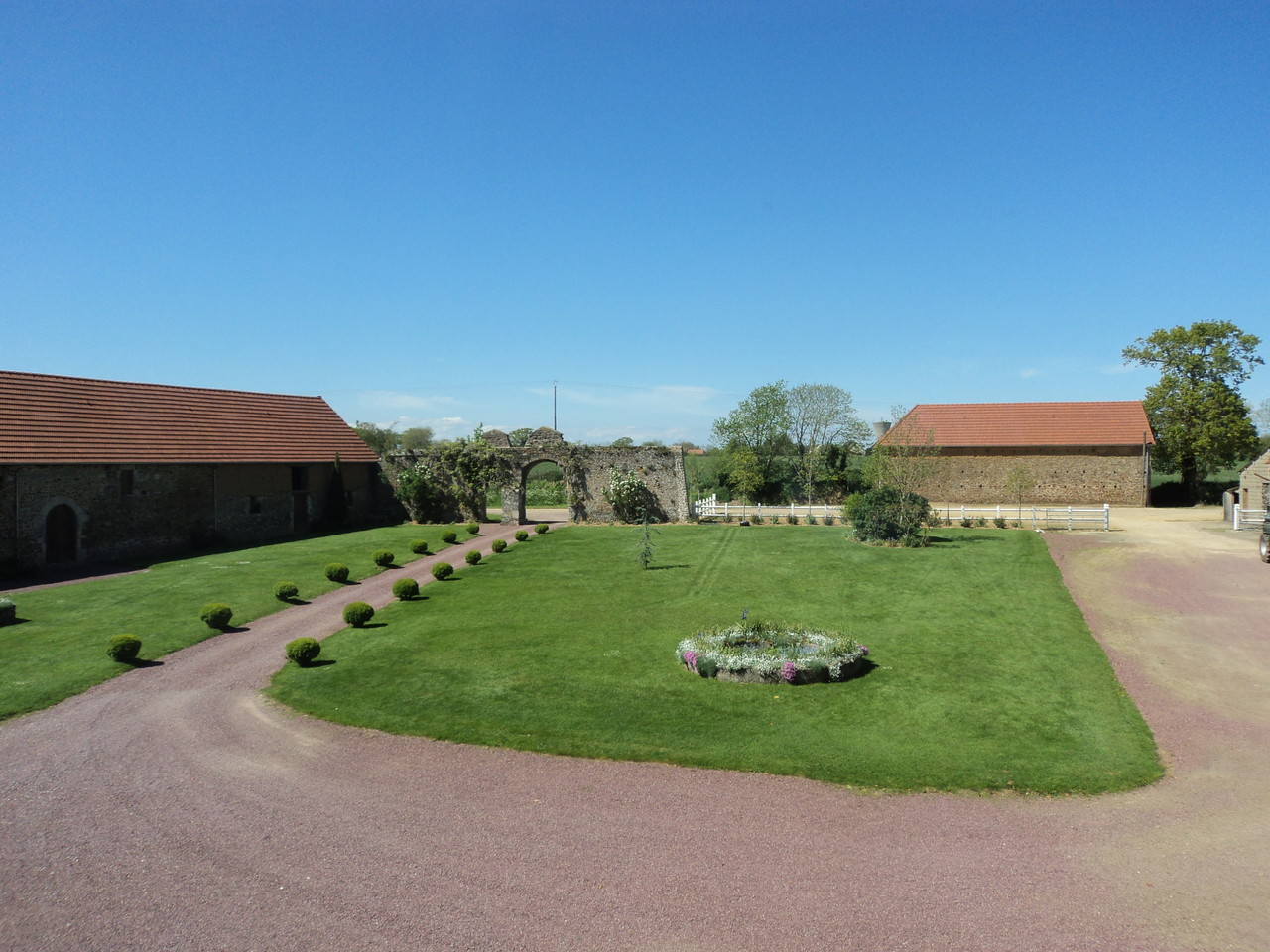 Jardin nord-Vacances en gite à Millières