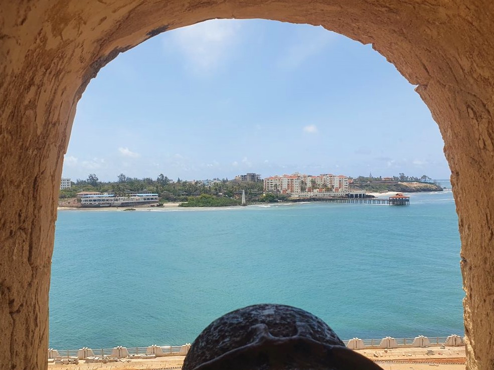 Blick von Fort Jesus auf den Indischen Ozean in Mombasa