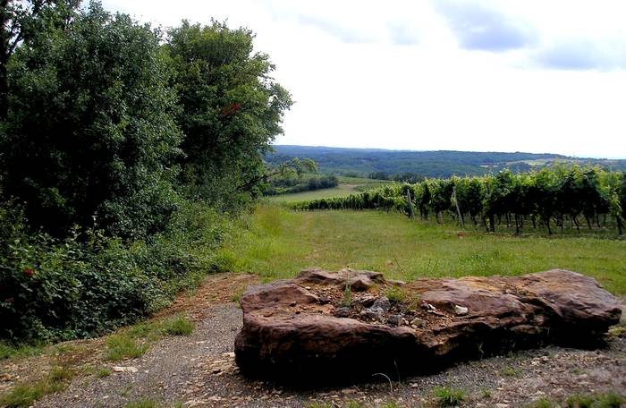 Pierre rouge à Peyre Rouge
