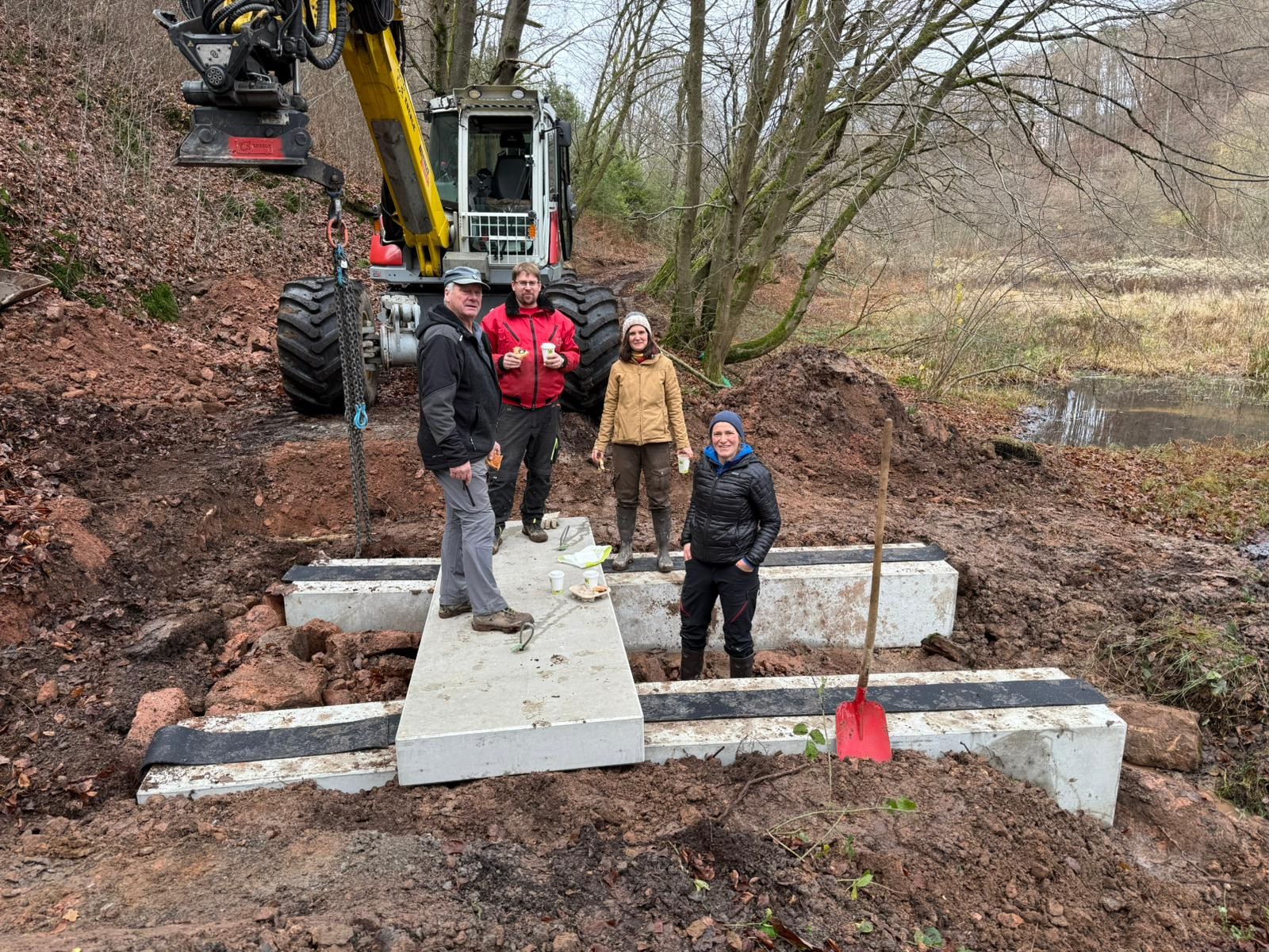 Ernst Bilz, Andreas Eberle, Judith Henkel und Eva Schubert während der Baumaßnahme (J. Henkel)