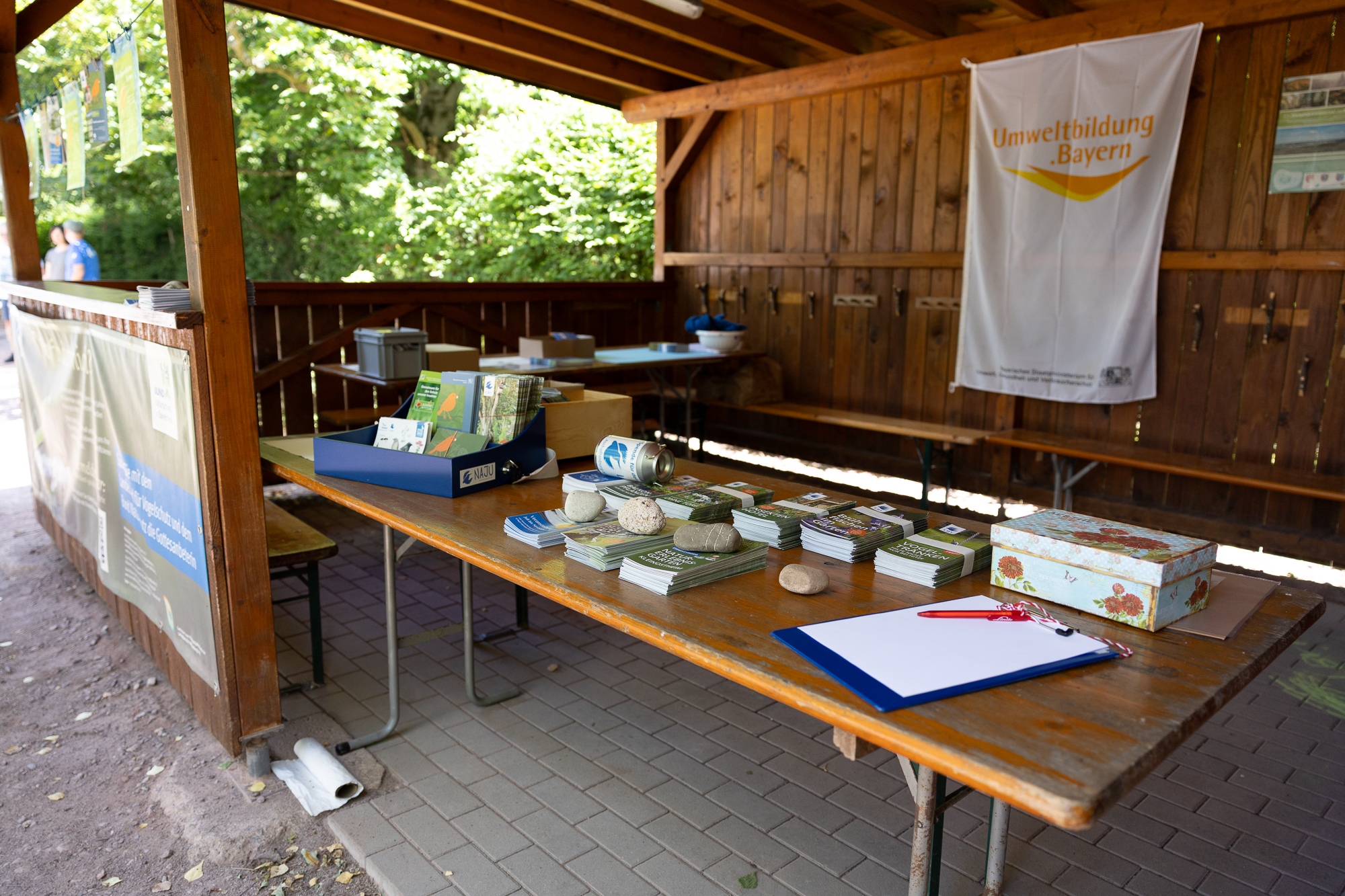 Flyeralarm am Infostand Vogelfreundlicher Garten (N. Horn)
