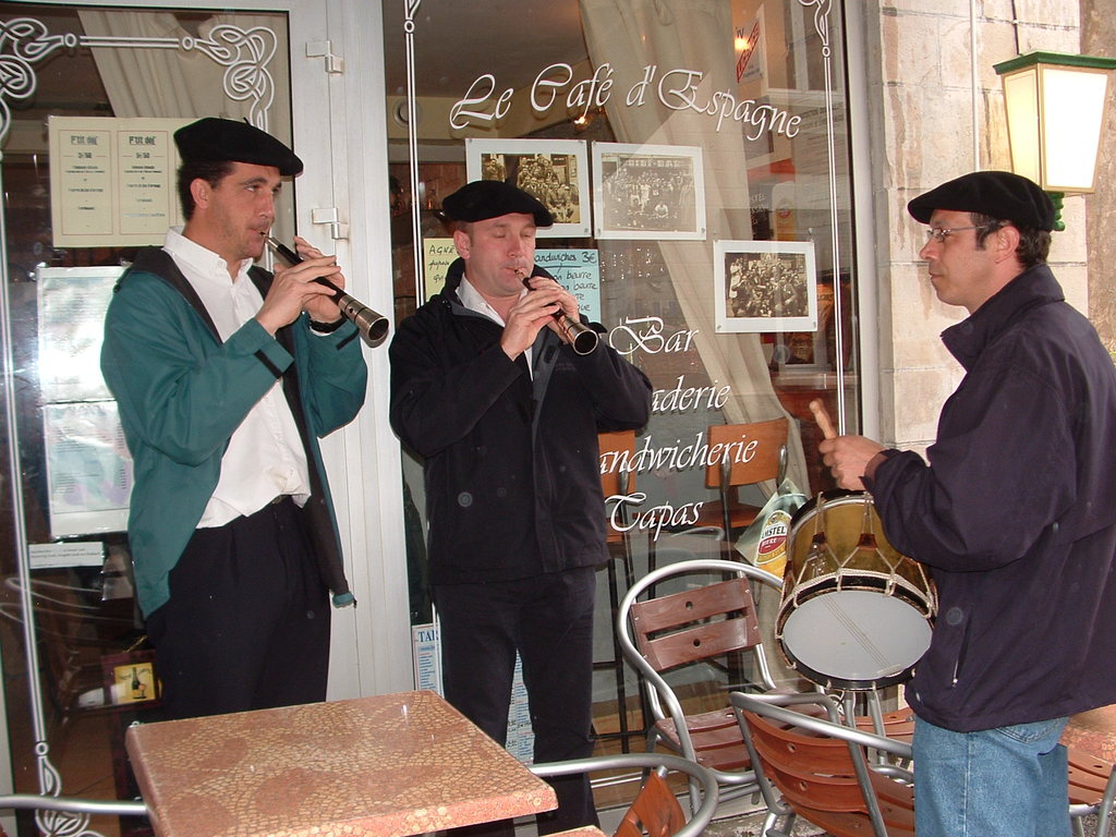 2007 les gaiteroak d’Uztaritze toujours fidèles au quartier