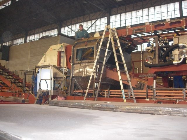 Bahnbaumaschine im Rohbau