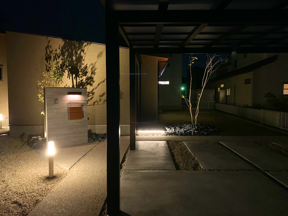 駐車場のスリットにこだわりが詰まったエクステリア 株式会社エクセル 造園 外構 のwebサイト 駐車場のスリットにこだわりが詰まったエクステリア 株式会社エクセル 造園 外構 のwebサイト