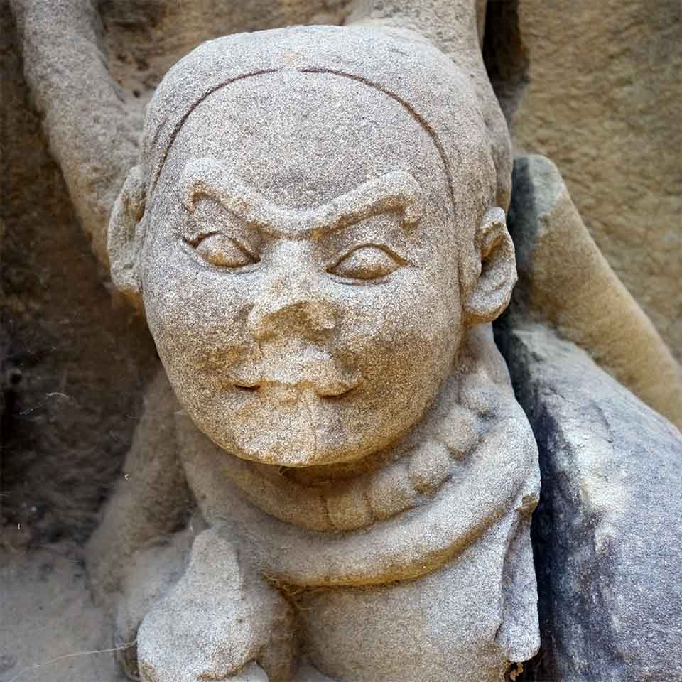 Visage caractéristique du bouffon. © Patrick Kersalé 2017-2024.