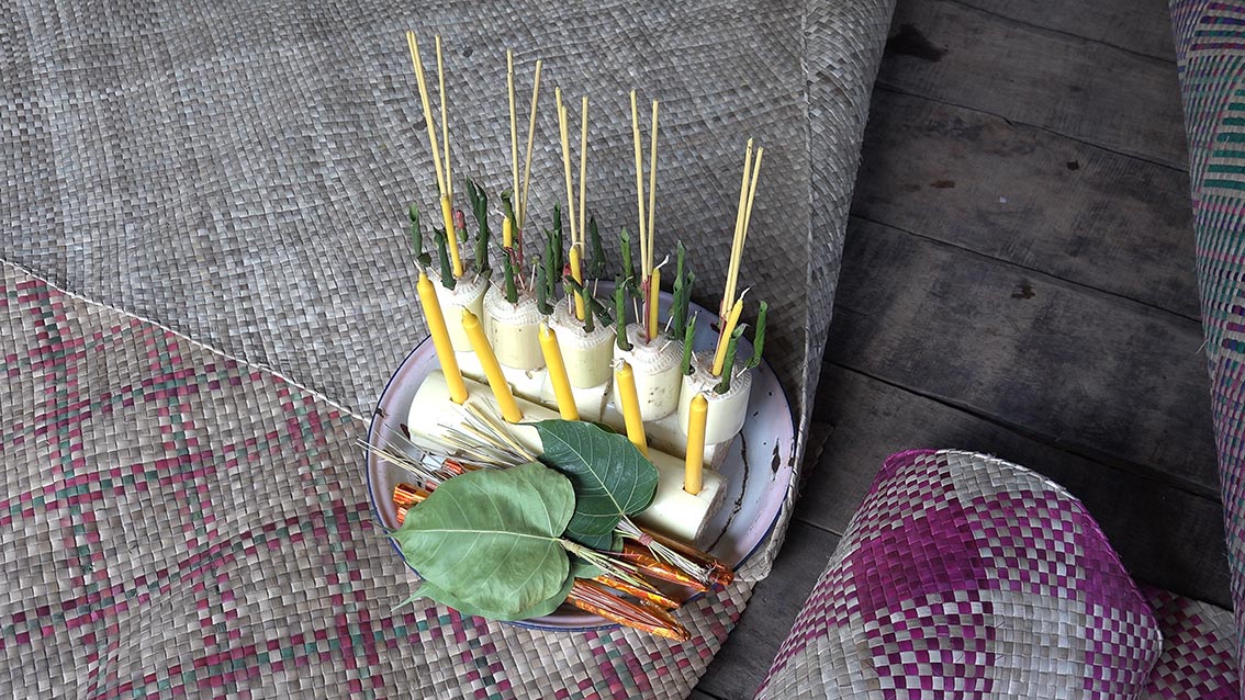 Organizing offerings on a tray