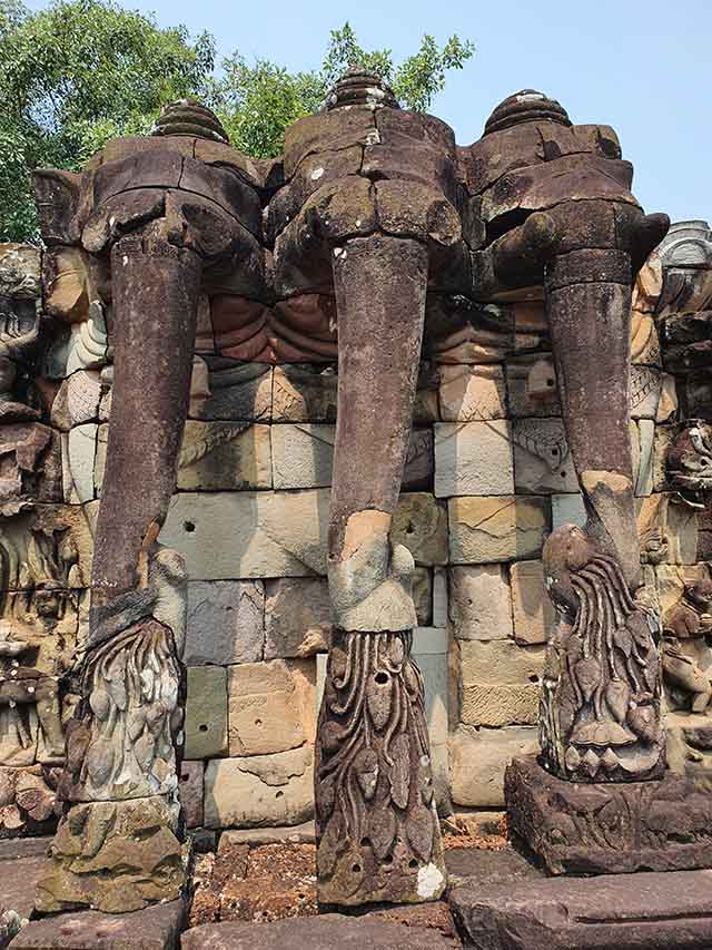  South Three-headed elephant. Upper section. © Patrick Kersalé 2022-2024.