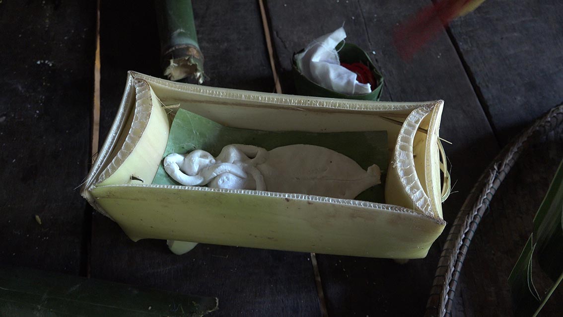 Representation of the patient in rice paste in a coffin