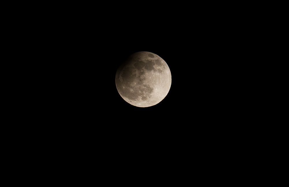 Eclipse partielle de lune du 25 avril 2013 _ 600mm EOS APSC