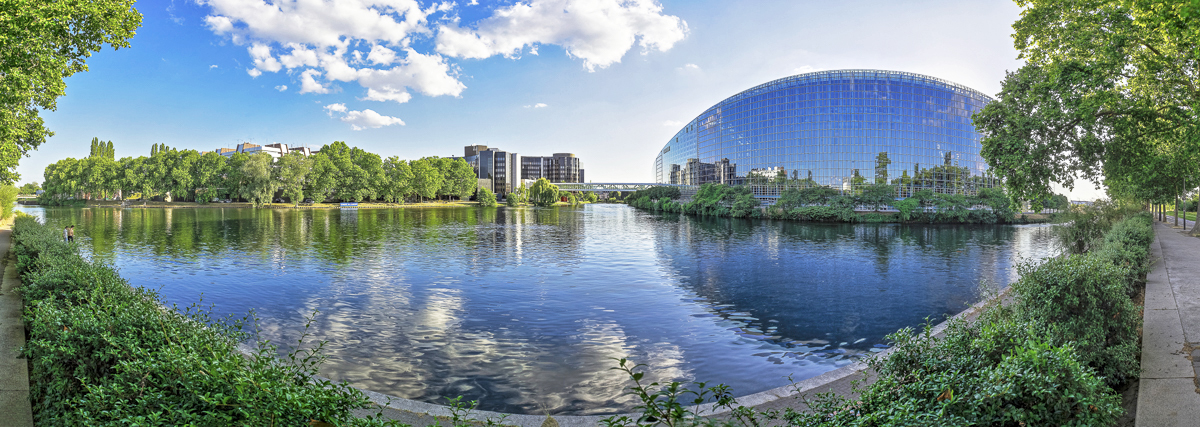 Strasbourg Institutions européennes - panoramique HDR - tirage 310mm X 860mm pleine feuille ou 200mm X 575mm avec marges - 170€ réf: straspan-006