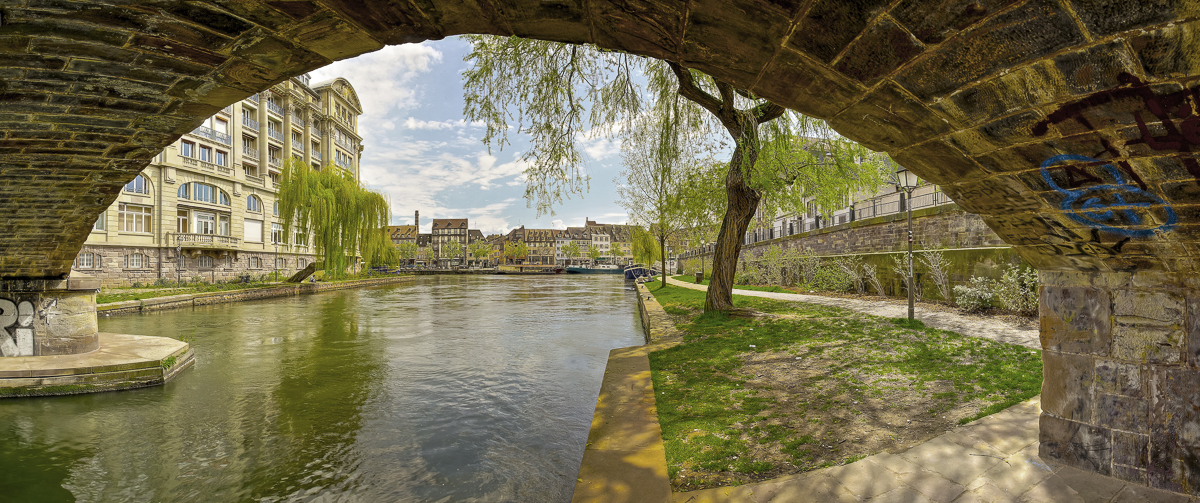 Strasbourg les quais - panoramique HDR - tirage 310mm X 750mm pleine feuille ou 200mm X 480mm avec marges - 170€ réf: straspan-014