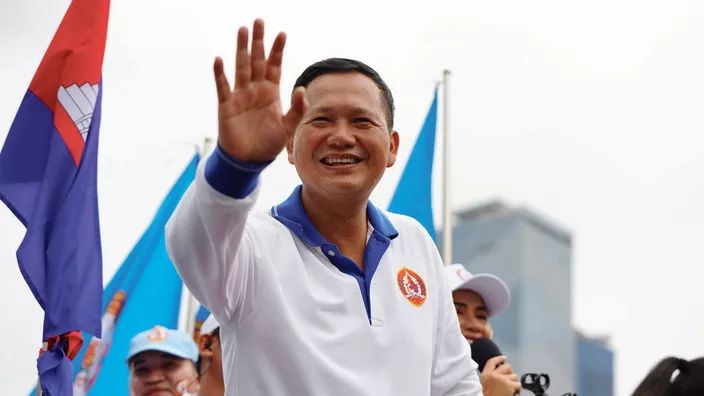 Le Figaro | Au Cambodge, Hun Sen passe la main à son fils