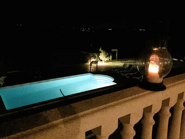 mit Poolbeleuchtung
