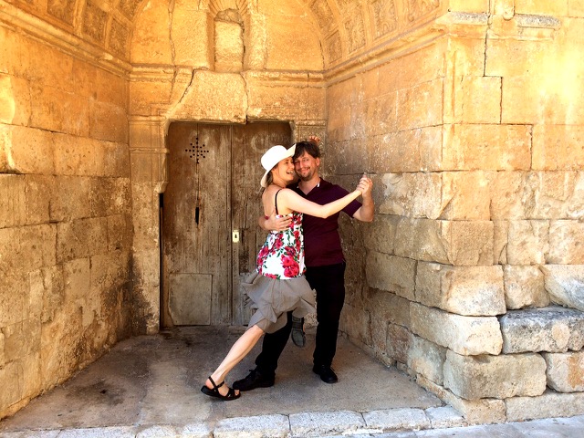 Tango vor der Kirche in Muro