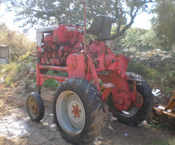 Un autre tracteur enjambeur Lescure qui a été en vente sur le net .