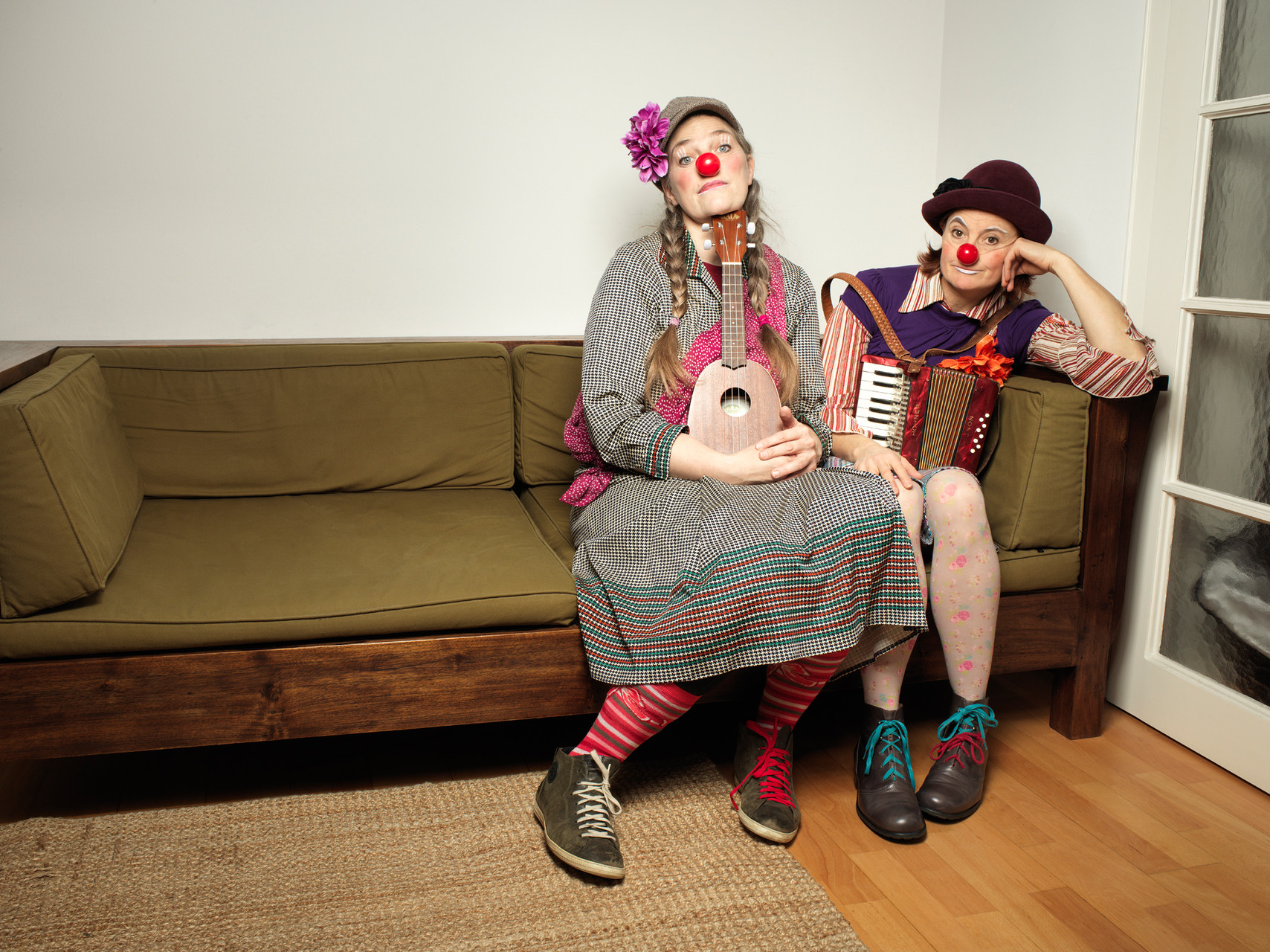 LIEBE CLOWNS-BESUCH FREUNDE! NOCH EINEN KURZEN MOMENT...