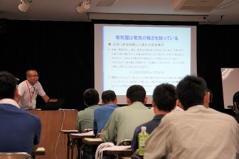 講習会を行う講師:松倉技術教育委員