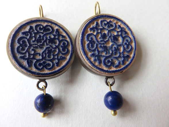 Afarin - boucles faites main - argent, laiton et lapis Lazuli - motif provenant d'une assiette seldjoukide