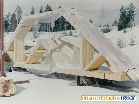 Blockhausbau - Vorgefertigte Studiobinder  -  Blockhaus als Wohnhaus bauen - Nagelplattenbinder 