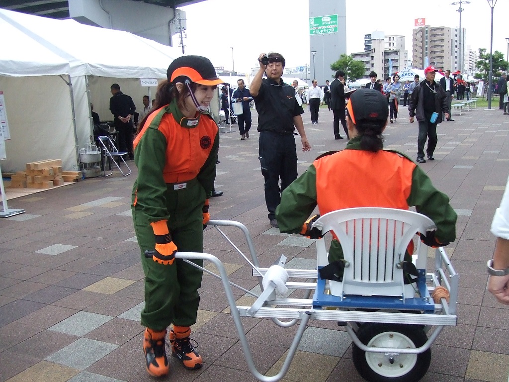 女性レスキュー隊員？