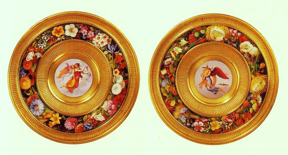 Zwei Fußschalen in Porzellan mit allegorischer Darstellung von Tag und Nacht, KPM Berlin, 1827. Fotos Johanniterorden