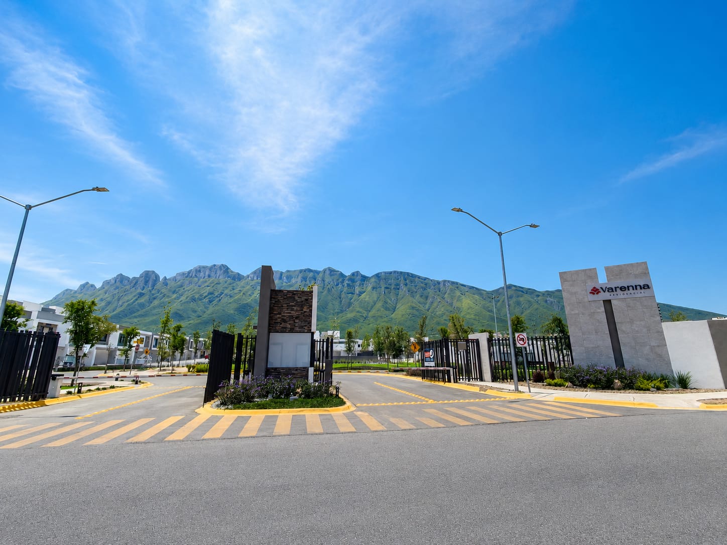 caseta de vigilancia con control de acceso, lo que necesitas para vivir con tranquilidad para tu familia en varenna residencial de la reserva cumbres