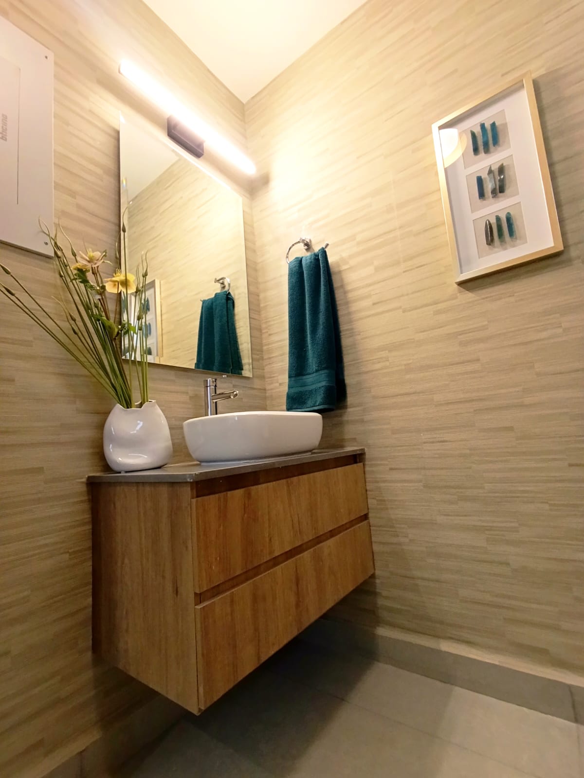 medio baño amplio con acabados premium solo en varenna residencial