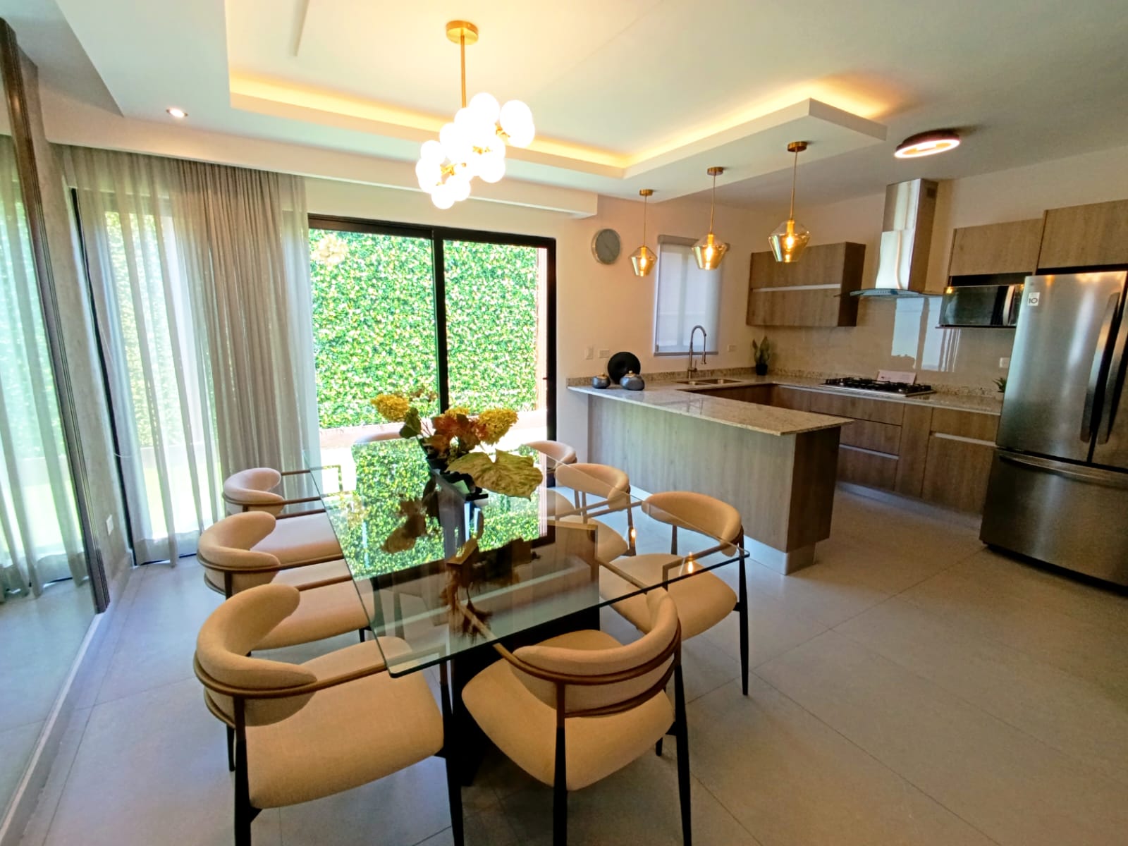cocina y comedor de la casa olivo de varenna cumbres la reserva