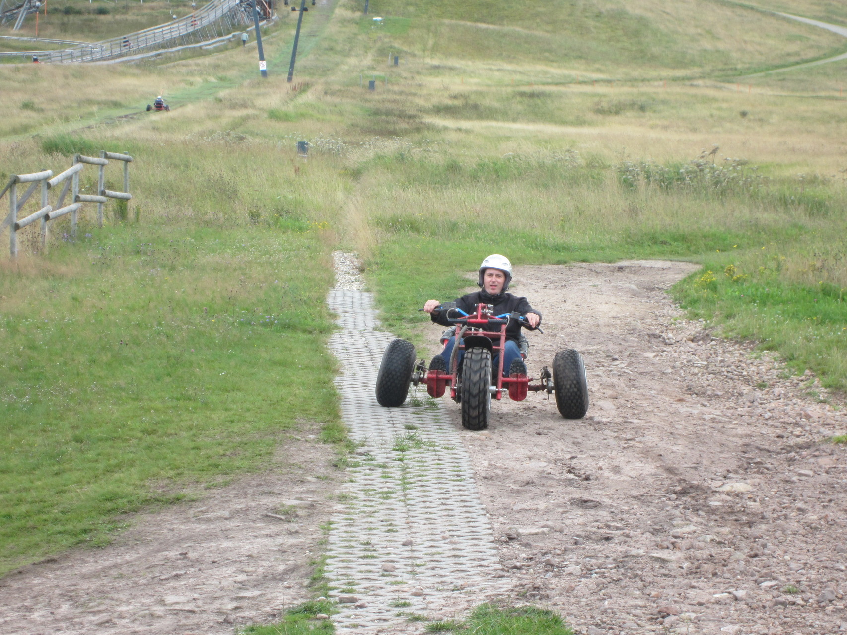 Ronny beim Downhilll-Kart-Fahren am Mehliskopf