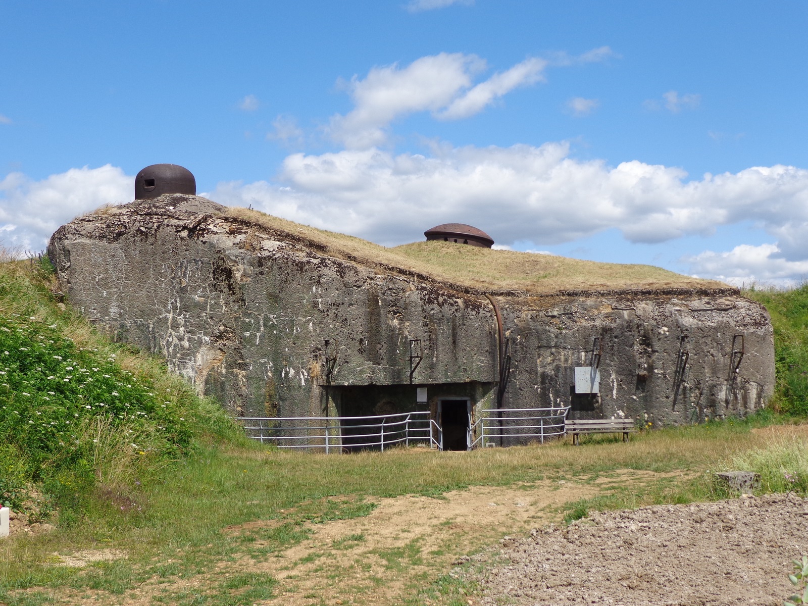 La ligne Maginot à proximité du parcours (la croix de Villy)