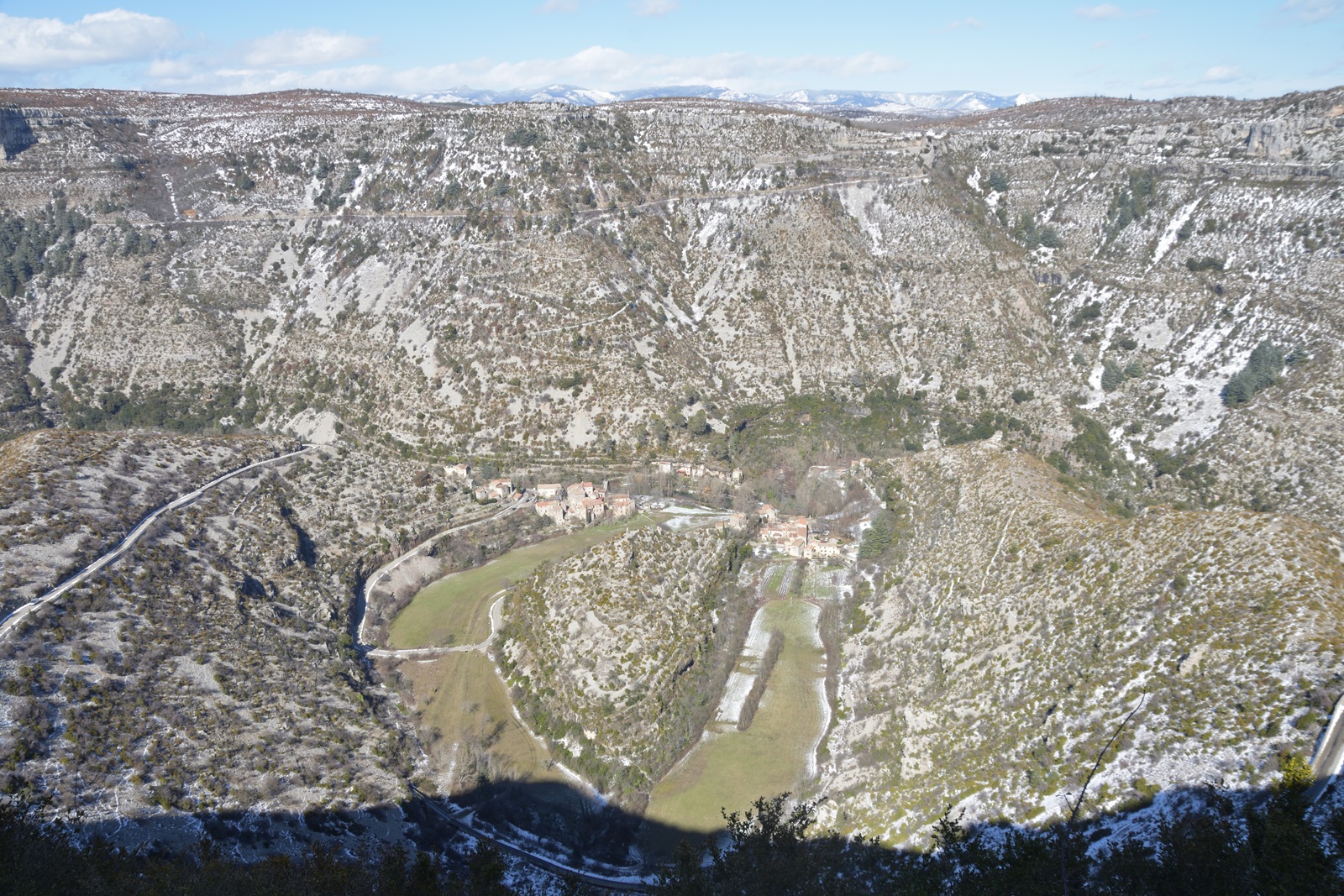 Le cirque de Navacelles vu depuis le Sud (Hérault). Photo sous la neige en mars 2018