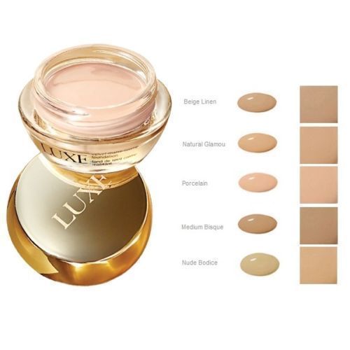 Mattierende Mousse-Foundation mit seide 18 ml. 20,00 €