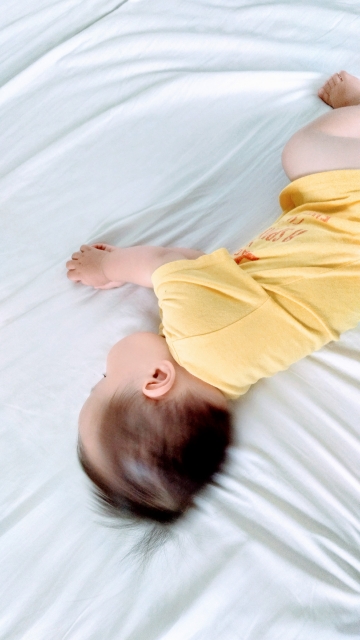 顔面に飛んでくるキックは『愛の指圧』！？ 寝相ミステリーを整体的視点から解明！