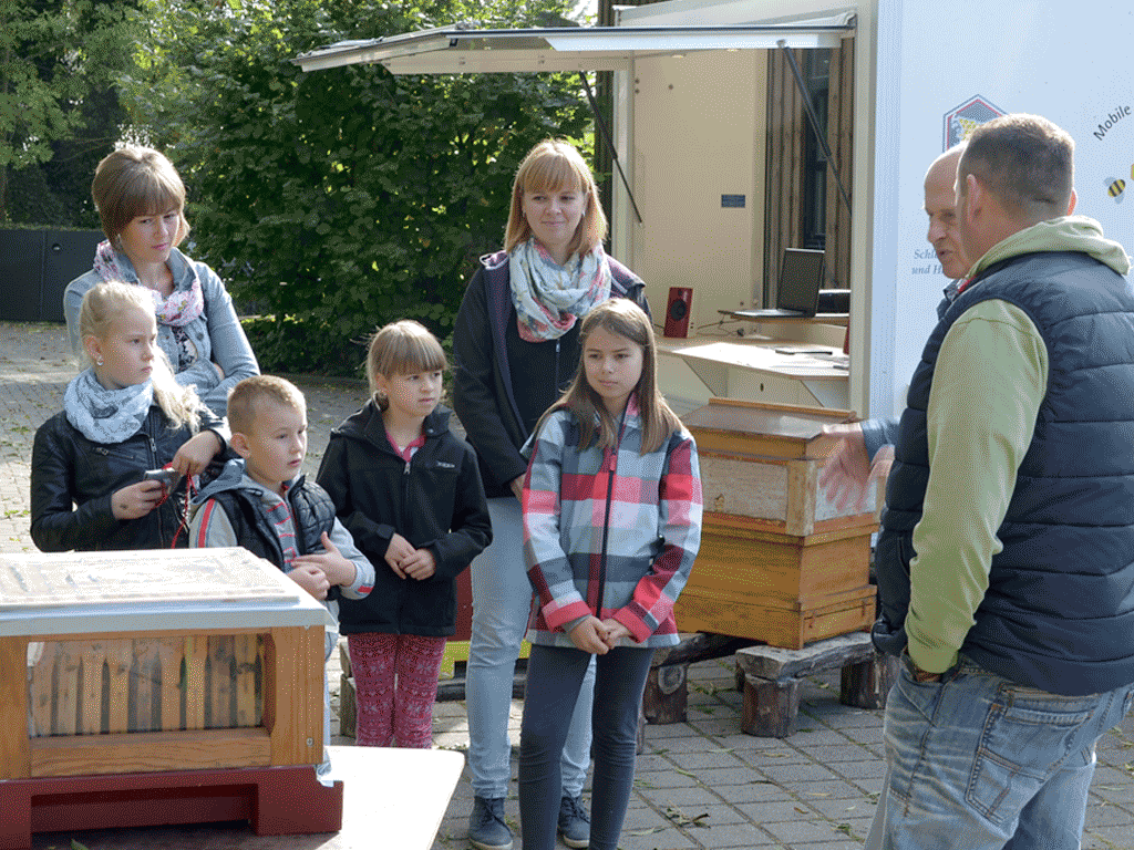 Imker Hubertus Kress weiß viel zu erzählen.