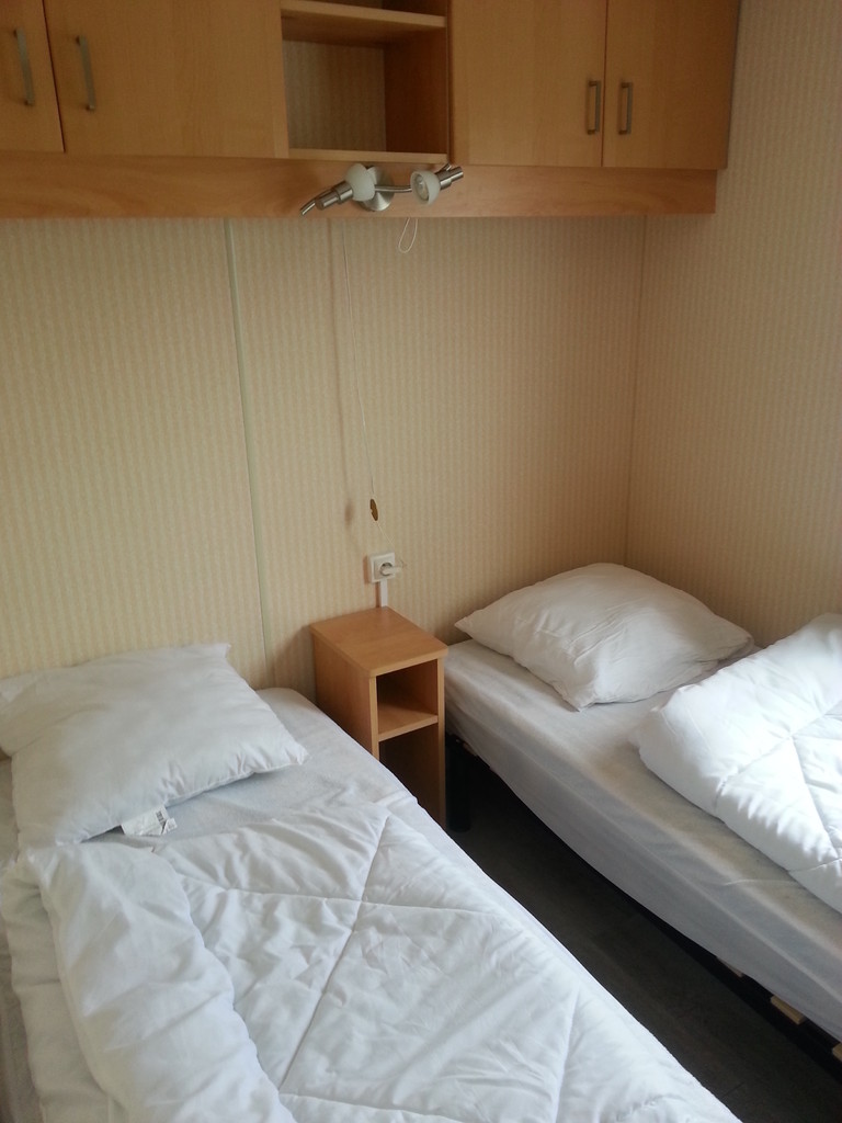 chambre avec 2 lits simple