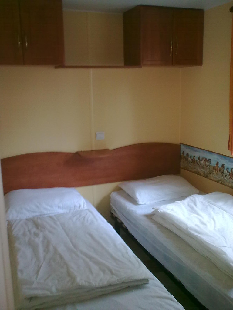 Chambre avec deux lits simple