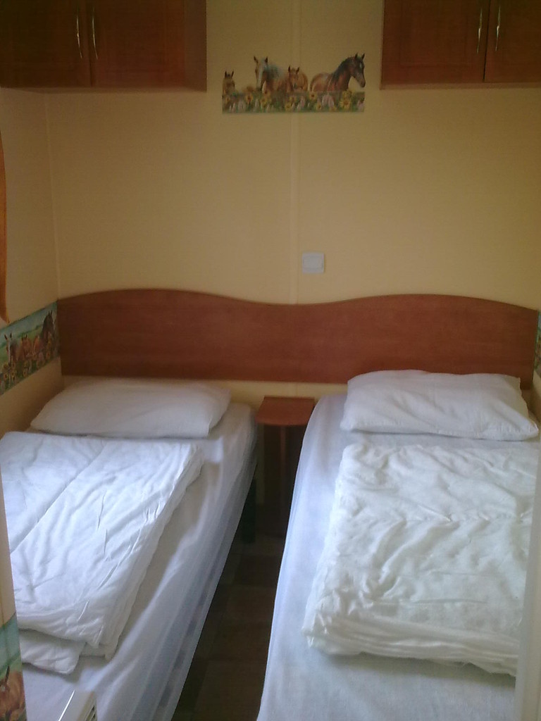 Autre chambre avec deux lits simple