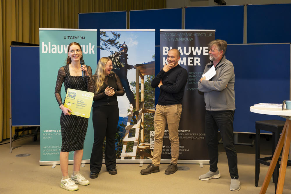 Het winnende team bij de bachelors: Emma Castelein, Lieke Verhoeven en Roel Muurlink.