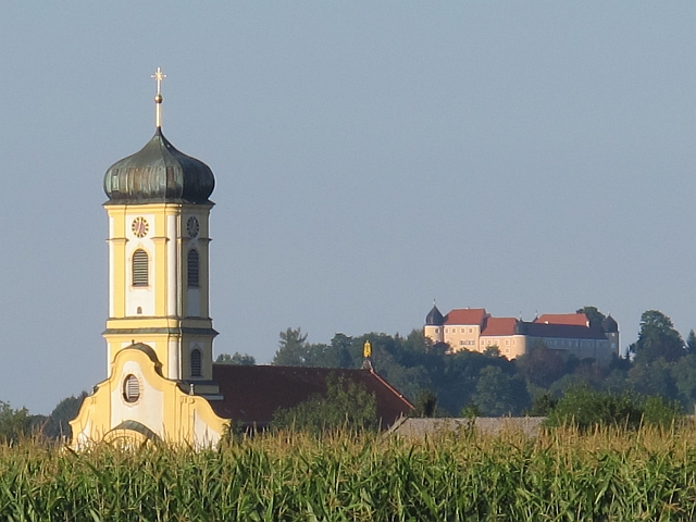 Maria Steinbach (Wallfahrtskirche) mit Kronburg (Schloss)