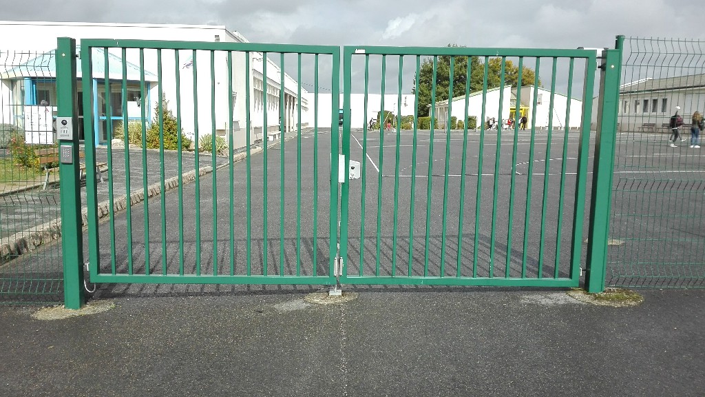 Portail 1 : Côté cour