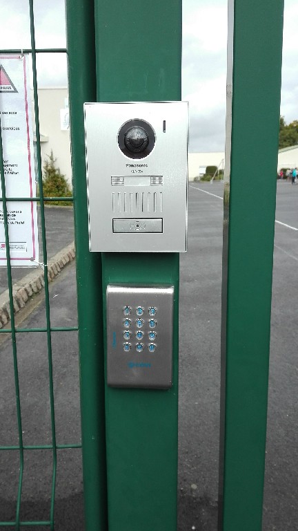 Portail 1 : Visiophone + Digicode