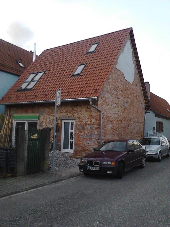 Neues Dach, Dachfenster m. el. Rolläden, Hebe- Schiebe- und Haustüre