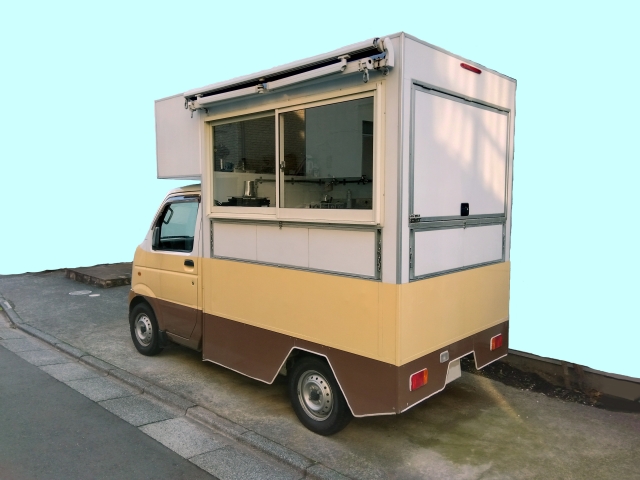 キッチンカーは８ナンバーにすべき？
