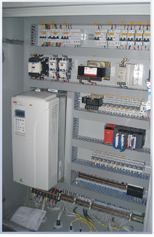 CONTROL WITH PLC AND SOFT STARTER