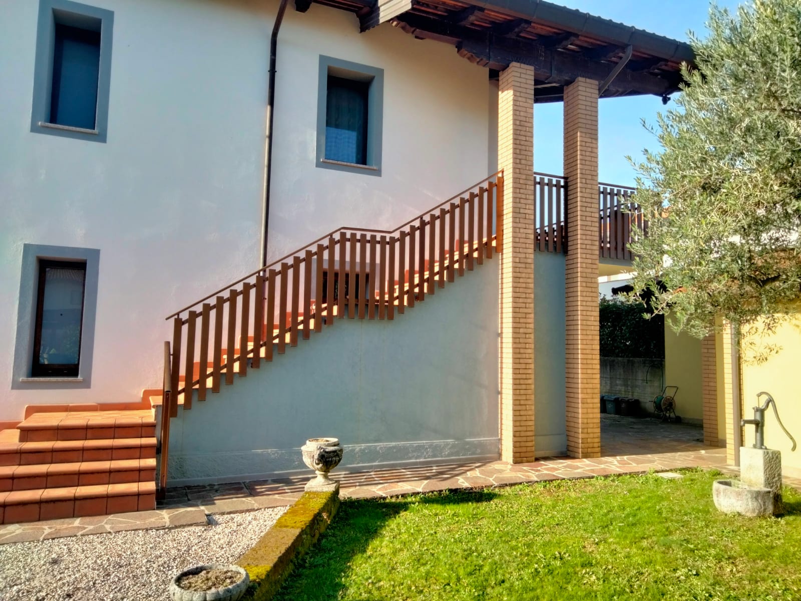 Esterno villa bifamiliare