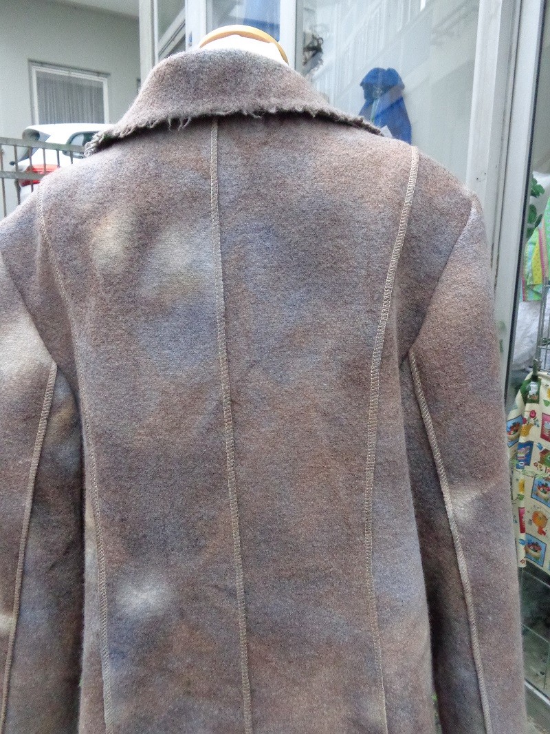 Detail - Warme Jacke aus italienischem gebatiktem Walkloden